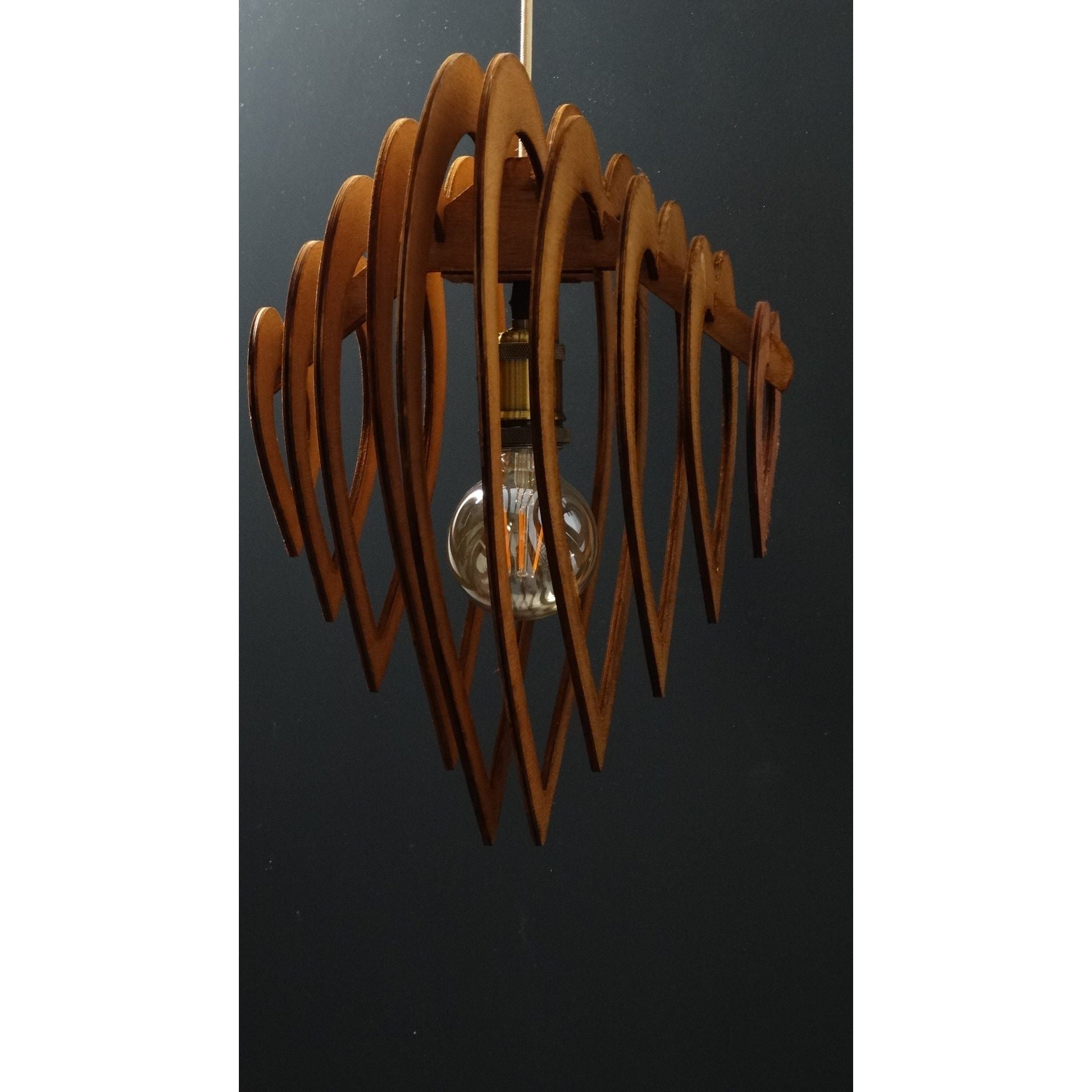 Lustra din lemn- Love